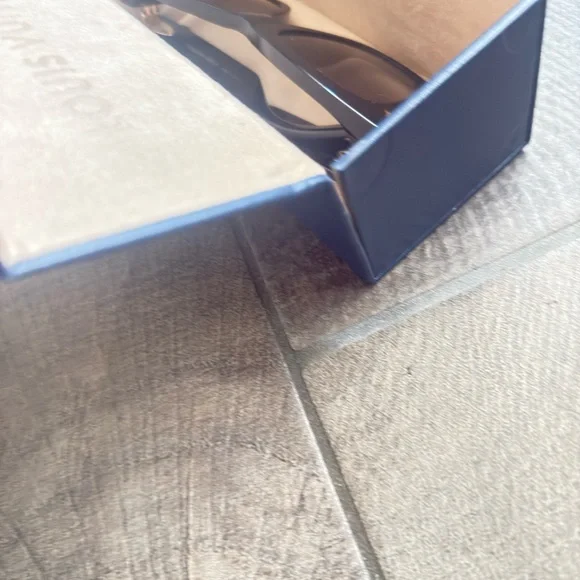 Louis Vuitton Black Sunglasses with Gold Accents - Picture 9 of 9